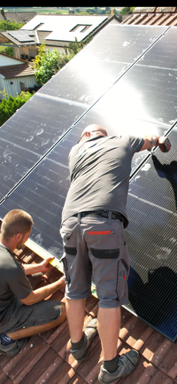 DC Montage Photovoltaik auf dem Dach